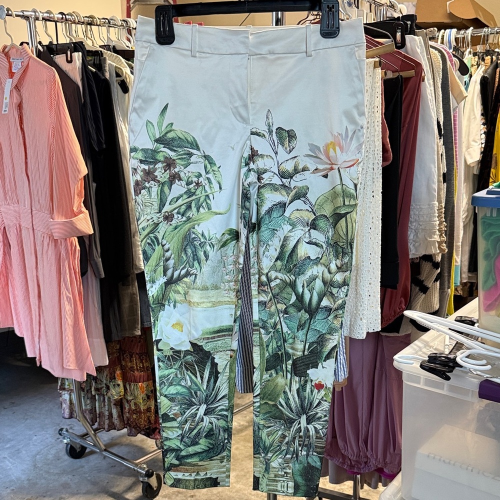 H&M Green and White Botanical Print Cropped Pants